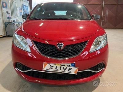 Usata Lancia Ypsilon Silver 69 CV (50 kW) 2017 Rosso Utilitaria