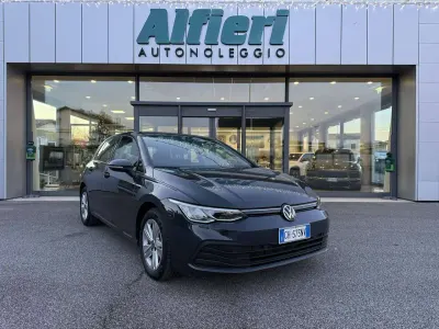 Usata VW Golf VIII Life 116 CV (85 kW) 2022 Urano grey Berlina