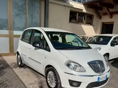 Usata Lancia Musa 77 CV (56 kW) 2012 Bianco Monovolume