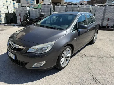 Usata Opel Astra Cosmo 125 CV (91 kW) 2011 Grigio Station wagon