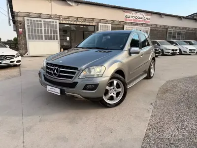 Usata Mercedes ML350 224 CV (164 kW) 2010 Blu SUV