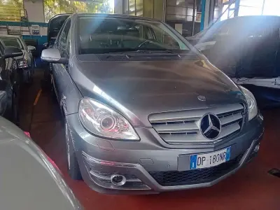 Usata Mercedes B200 193 CV (141 kW) 2008 Grigio Monovolume