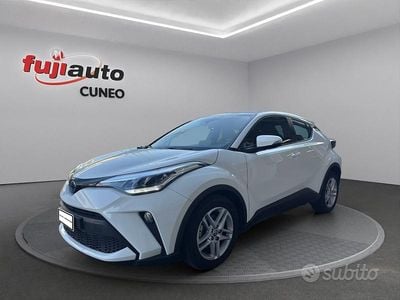 Usata Toyota C-HR Active 122 CV (89 kW) 2023 Solid white SUV