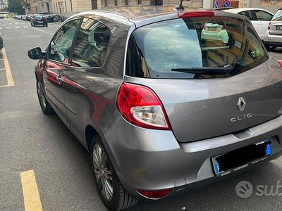 Usata Renault Clio II Dynamique 75 CV (55 kW) 2011 Grigio Utilitaria