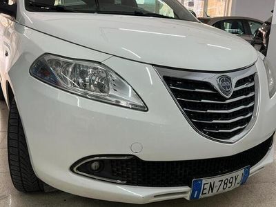 usata Lancia Ypsilon 1.3 MJT 16V 95 CV 5 porte S&S Silve