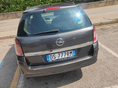Usata Opel Astra 68 CV (50 kW) 2008 Marrone Station wagon