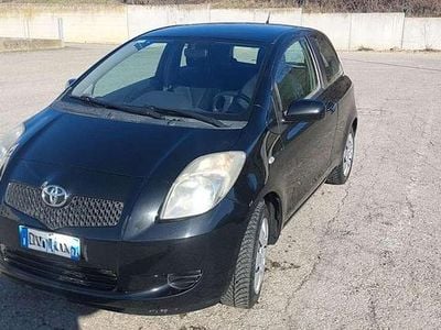 Usata Toyota Yaris Sol 69 CV (50 kW) 2007 Nero Utilitaria