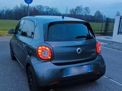 Usata Smart ForFour Prime 90 CV (66 kW) 2017 Grigio Utilitaria