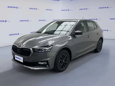 Usado Skoda Fabia 95 CV (69 kW) 2025 Gris Utilitario