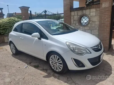 Usata Opel Corsa Club 86 CV (63 kW) 2011 Bianco Utilitaria