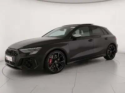 Usata Audi RS3 Sportback Ambiente 400 CV (294 kW) 2024 Nero mythos metallizzato Utilitaria