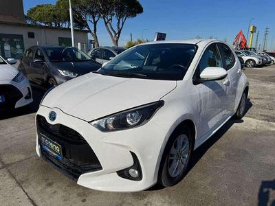 Usata Toyota Yaris Hybrid Active 92 CV (67 kW) 2021 Bianco Utilitaria