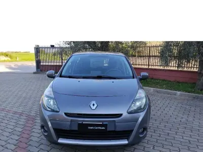Usata Renault Clio II Dynamique 75 CV (55 kW) 2011 Grigio Berlina