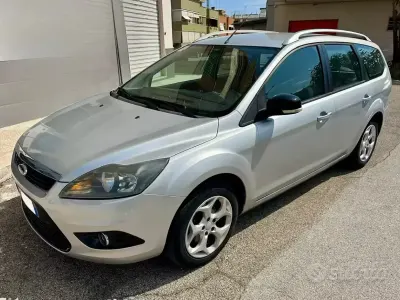 Usata Ford Focus 110 CV (80 kW) 2010 Grigio Station wagon