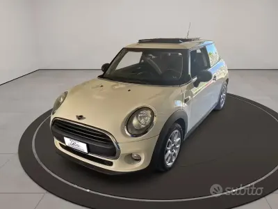 Usata Mini ONE 75 CV (55 kW) 2016 Beige Utilitaria