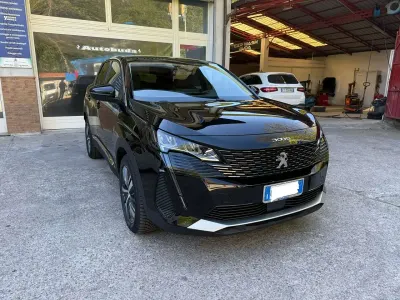 Usata Peugeot 3008 Active 131 CV (96 kW) 2022 Nero SUV