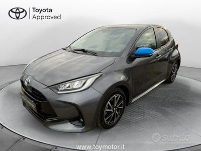 Begagnad Toyota Yaris Hybrid Trend 116 HK (85 kW) 2022 Grå Sedan