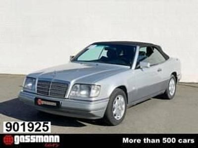 Usata Mercedes E200 136 CV (100 kW) 1995 Argento Cabrio