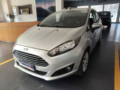 Usata Ford Fiesta Business Edition 92 CV (67 kW) 2015 Argento Utilitaria
