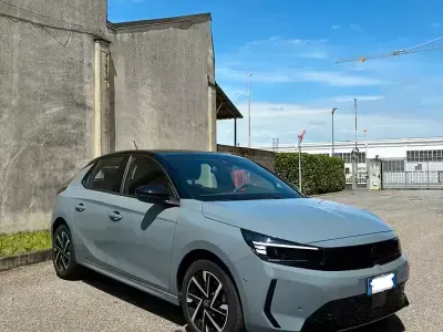 Używany Opel Corsa 101 KM (74 kW) 2025 Szary Hatchback
