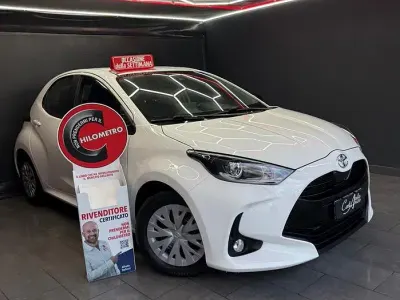 Usata Toyota Yaris Trend 72 CV (52 kW) 2023 Bianco Utilitaria