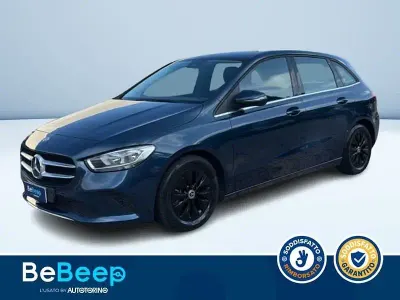 Usata Mercedes B180 116 CV (85 kW) 2021 Blu metallizzato Utilitaria