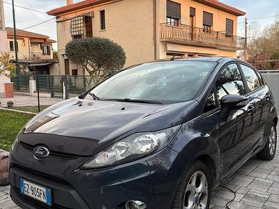 Usata Ford Fiesta 96 CV (70 kW) 2012 Blu Utilitaria