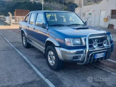 Usata Nissan Navara 104 CV (76 kW) 1999 Bluazzurro Pick-up