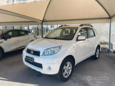 Usata Daihatsu Terios 105 CV (77 kW) 2010 Bianco SUV