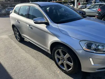 Usata Volvo XC60 Kinetic 136 CV (100 kW) 2014 Argento SUV