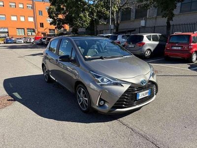 Usata Toyota Yaris Hybrid Style 75 CV (55 kW) 2017 Grigio Berlina