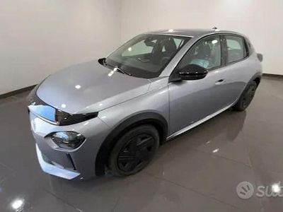 Usata Lancia Ypsilon 101 CV (74 kW) 2024 Grigio Utilitaria