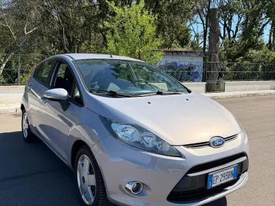 Usata Ford Fiesta Business Edition 92 CV (67 kW) 2012 Grigio Berlina