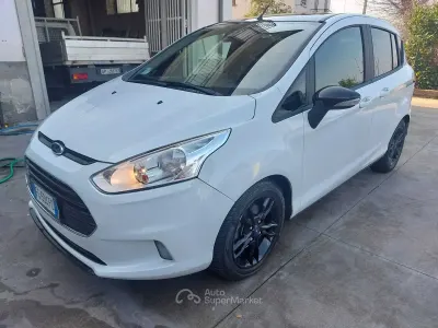 Usado Ford B-MAX 75 CV (55 kW) 2016 Blanco Monovolumen