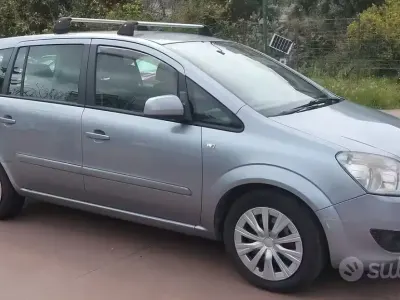 Usata Opel Zafira 125 CV (91 kW) 2010 Blu Monovolume