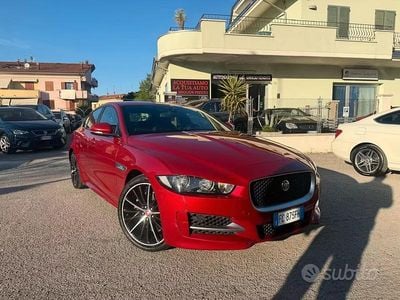 Usata Jaguar XE Portfolio 180 CV (132 kW) 2016 Rosso Berlina