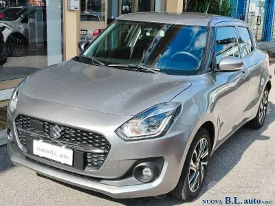 Usata Suzuki Swift 83 CV (61 kW) 2023 Grigio chiaro Utilitaria
