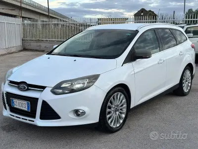 Usata Ford Focus Titanium 116 CV (85 kW) 2011 Bianco Station wagon