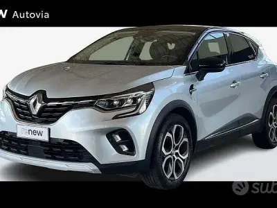 Usata Renault Captur Techno 100 CV (73 kW) 2023 Grigio SUV