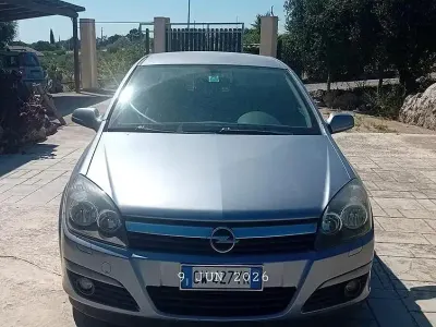 Usata Opel Astra 82 CV (60 kW) 2005 Berlina