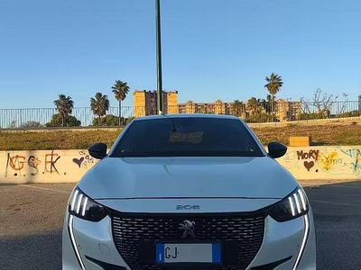 Usata Peugeot 208 GT 101 CV (74 kW) 2022 Bianco Utilitaria