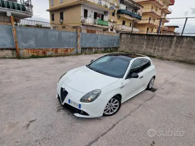 Usata Alfa Romeo 1750 Quadrifoglio 235 CV (172 kW) 2010 Bianco Berlina
