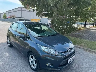Usata Ford Fiesta Business Edition 70 CV (51 kW) 2011 Bluazzurro Berlina
