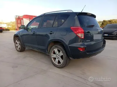 Usata Toyota RAV4 177 CV (130 kW) 2007 Verde SUV