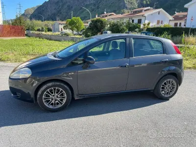 Usata Fiat Grande Punto 69 CV (50 kW) 2010 Grigio Utilitaria