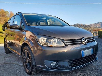 Begagnad VW Touran 105 HK (77 kW) 2012 Grå Minibuss