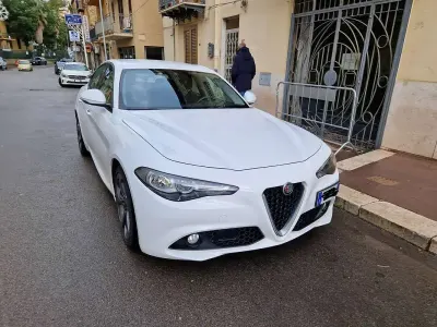 Usata Alfa Romeo Giulia Super 150 CV (110 kW) 2018 Bianco Berlina