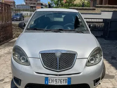 Usata Lancia Ypsilon 60 CV (44 kW) 2011 Grigio Utilitaria