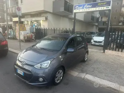 Usata Hyundai i10 Edition 67 CV (49 kW) 2016 Blu Utilitaria