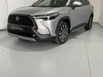 Usata Toyota Corolla Cross Lounge 197 CV (144 kW) 2022 Argento SUV